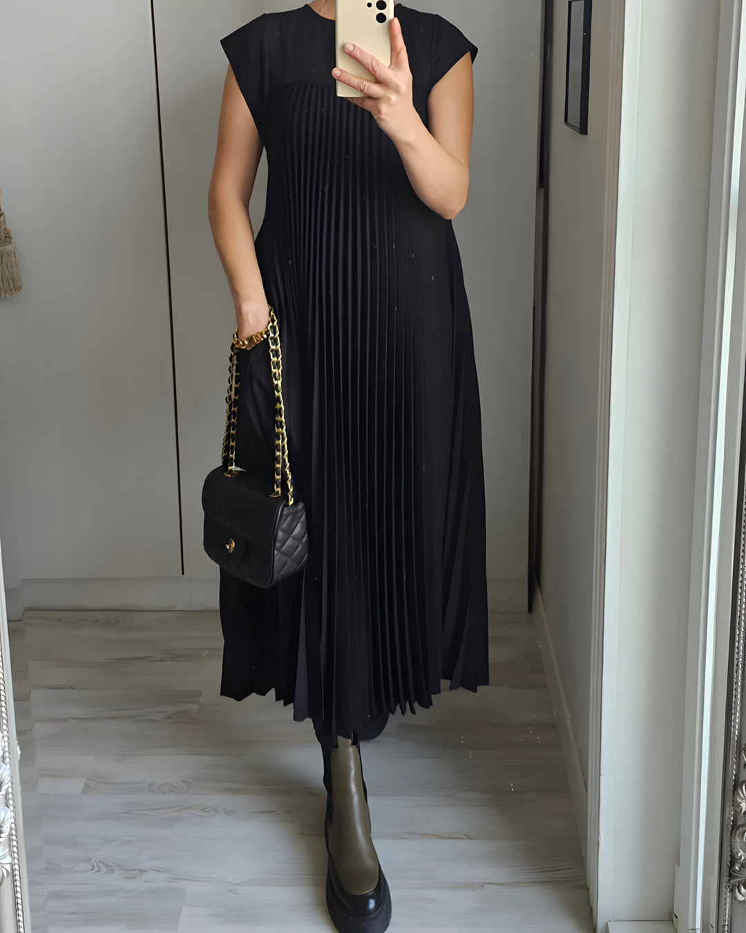 Cindy - Sleeveless Pleated Dress