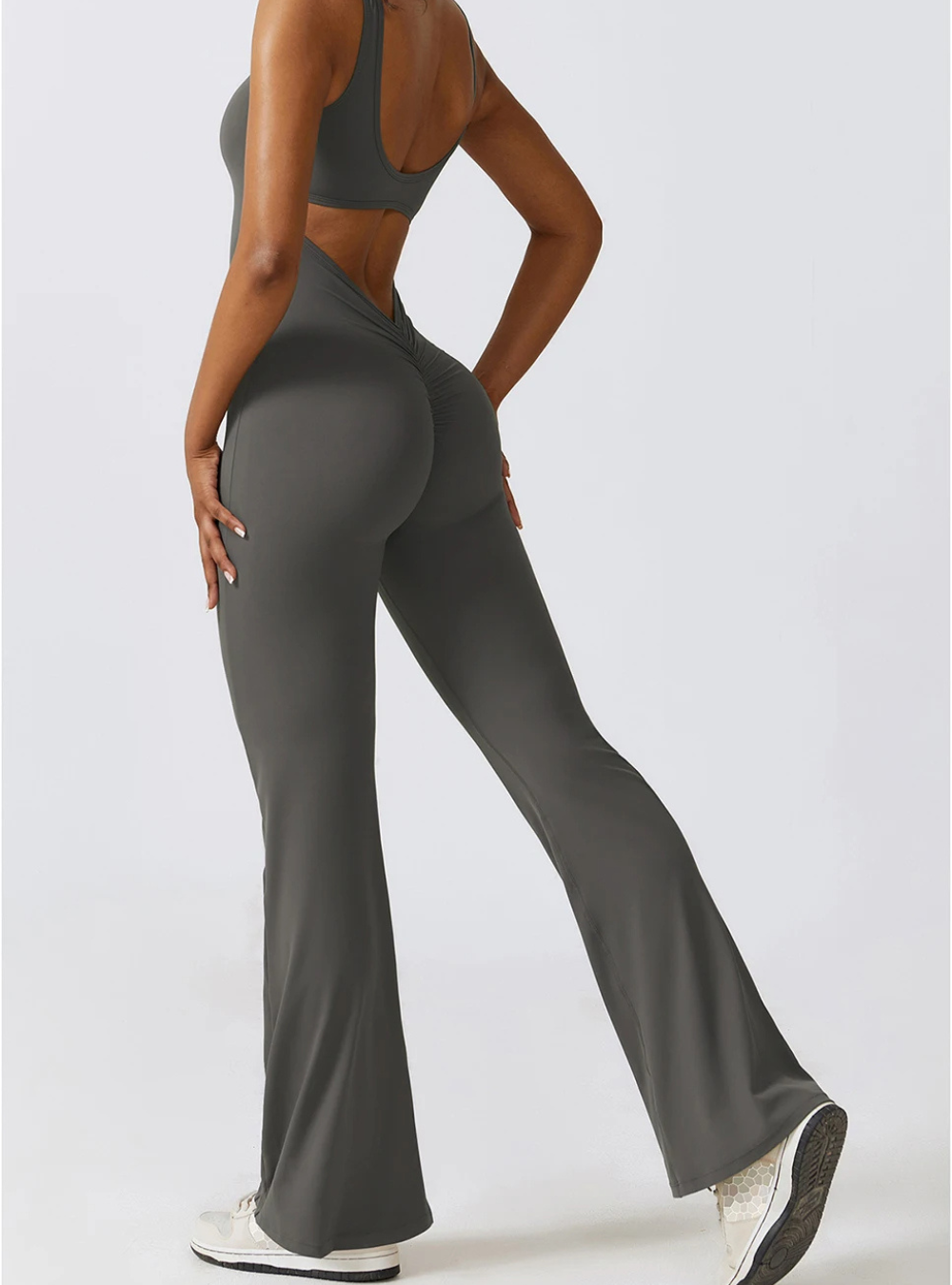 Soeraya - Jumpsuit Open Back