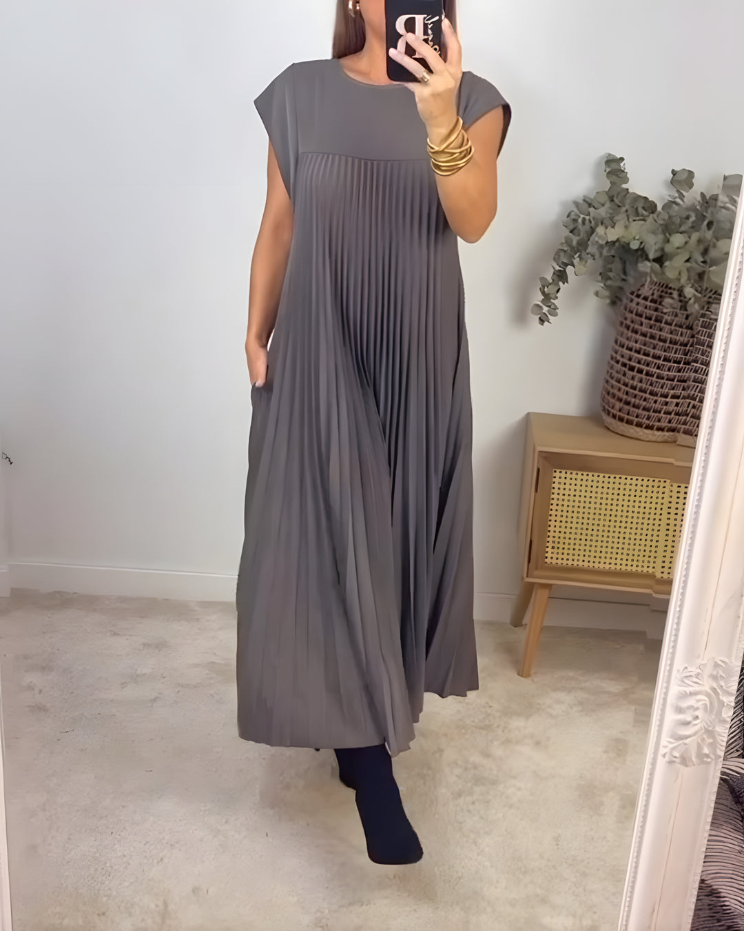 Cindy - Sleeveless Pleated Dress