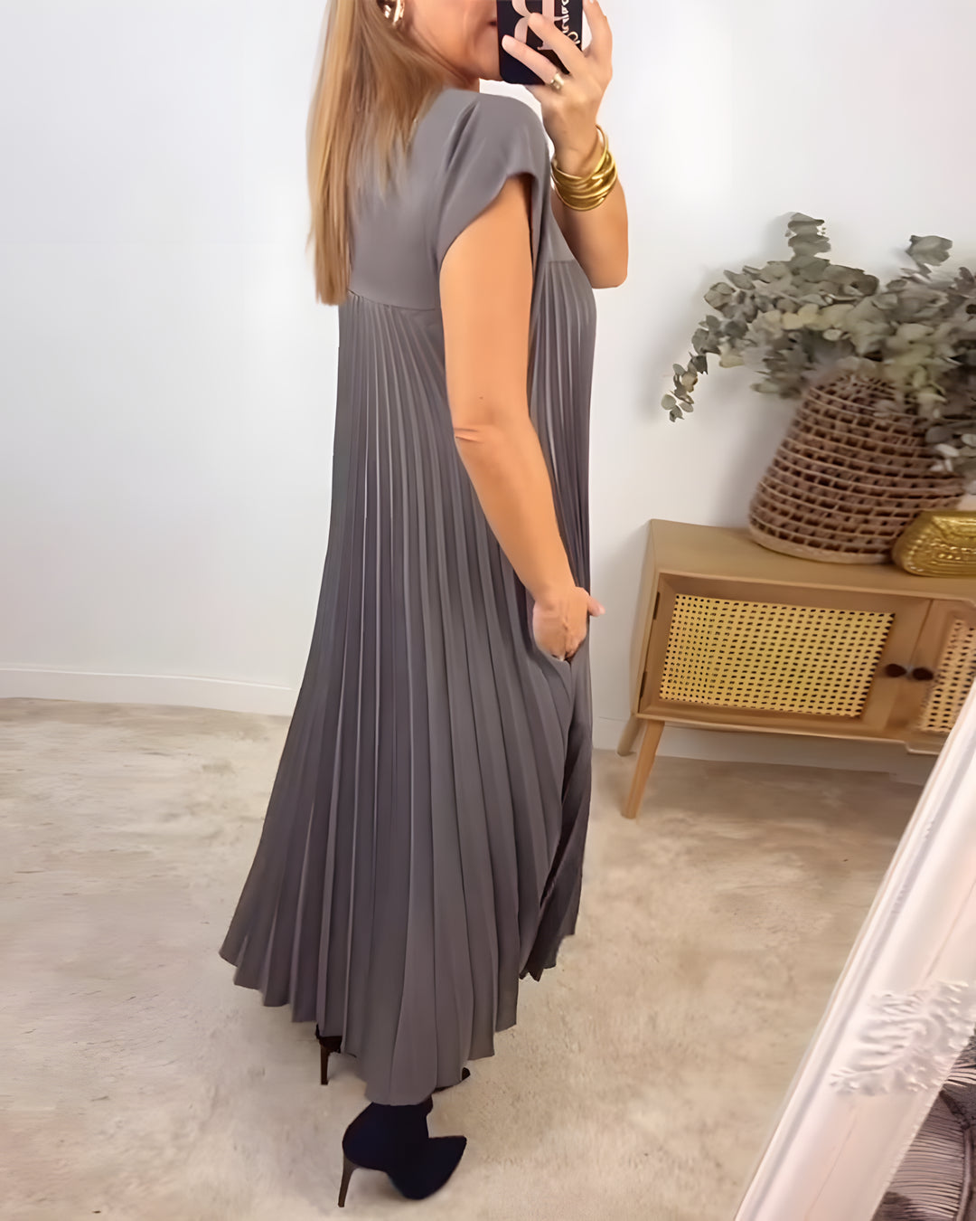 Cindy - Sleeveless Pleated Dress